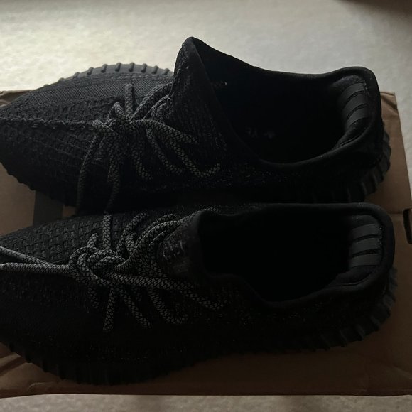 Yeezy Boost 350 V2 Black/Static REFLECTIVE - Size 9 main image 7